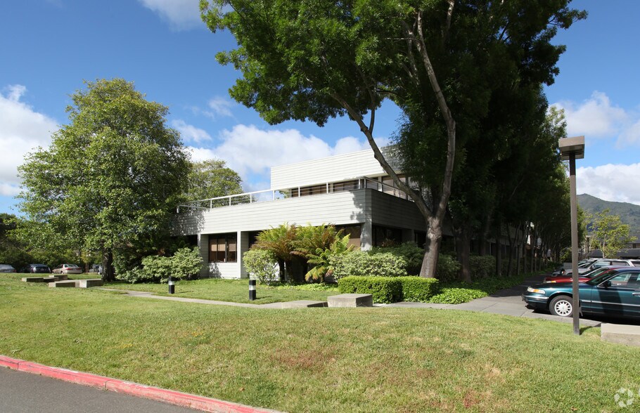 300 Tamal Plz, Corte Madera, CA à vendre - Photo de l’immeuble – Image 3 sur 52