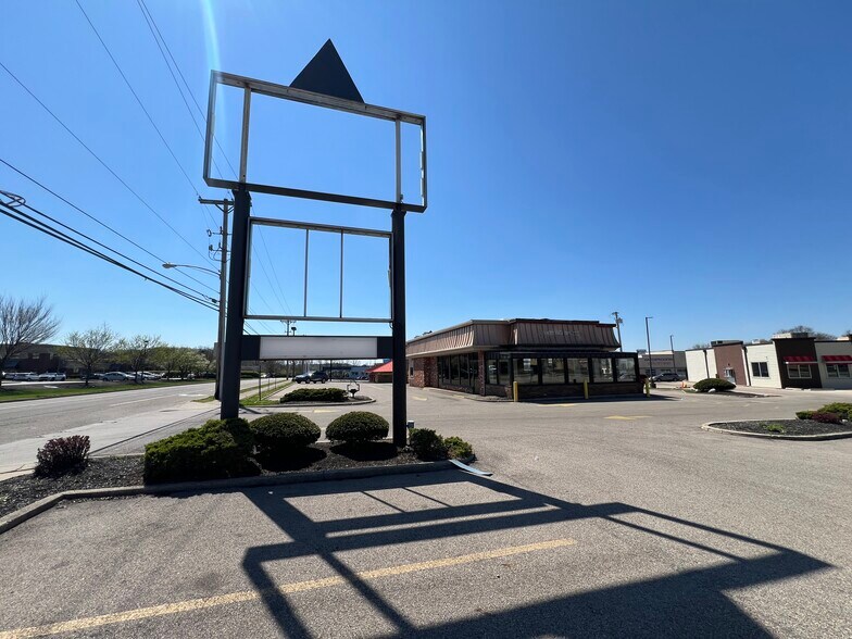 3001 S Dixie Dr, Moraine, OH à vendre - Photo de l’immeuble – Image 2 sur 13