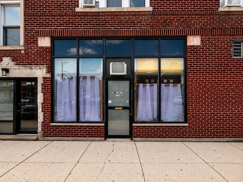 2354 N Saint Louis Ave, Chicago, IL à louer - Photo de l’immeuble – Image 2 sur 4