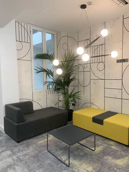 Calle de Edgar Neville, 33, Madrid, Madrid à louer - Photo de l’immeuble – Image 2 sur 2