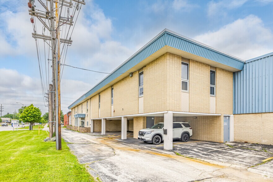 4480 N 124th St, Milwaukee, WI à vendre - Photo de l’immeuble – Image 1 sur 29