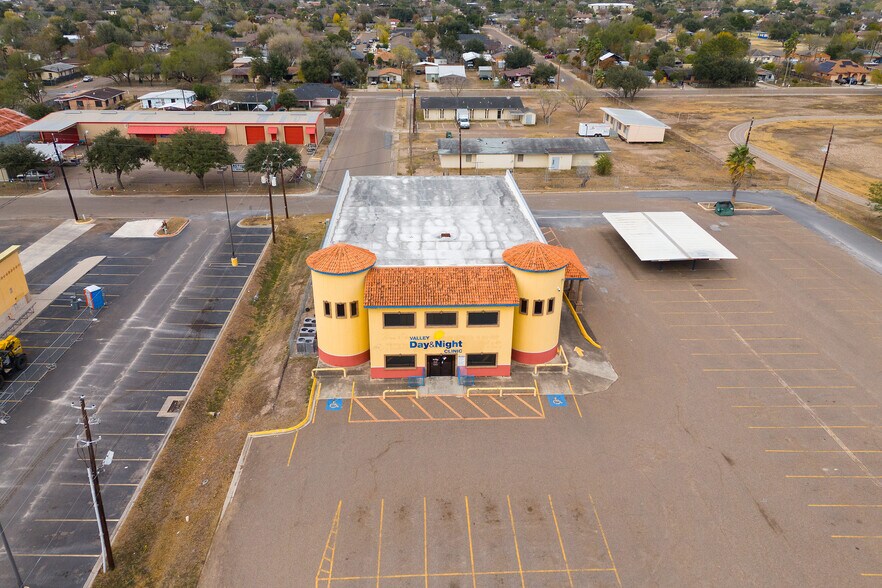 305 Expressway 83, Mission, TX à louer - Photo de l’immeuble – Image 2 sur 73