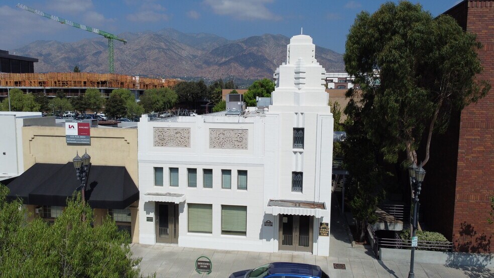 51 E Huntington Dr, Arcadia, CA à vendre - Photo de l’immeuble – Image 1 sur 15