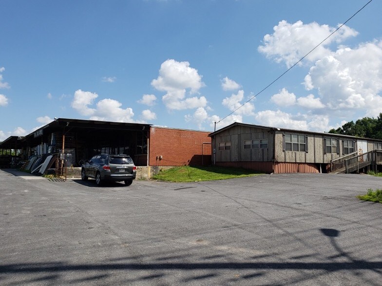 33 SW Lumpkin Campground Rd, Dawsonville, GA à louer - Photo de l’immeuble – Image 3 sur 11