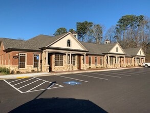 514 W Maple St, Cumming, GA à louer Photo intérieure– Image 1 sur 4