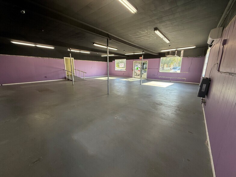309 S Main St, Jonesville, NC à louer - Photo de l’immeuble – Image 3 sur 8