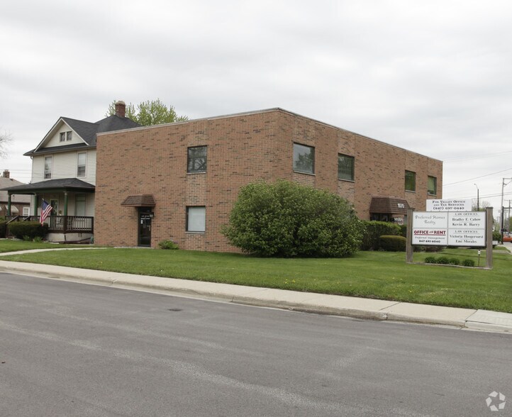 1070 Larkin Ave, Elgin, IL à vendre - Photo principale – Image 1 sur 2