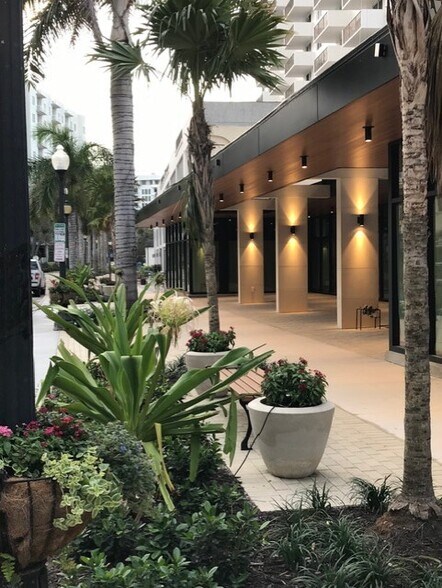 46-52 S Palm Ave, Sarasota, FL à louer - Photo de l’immeuble – Image 2 sur 5