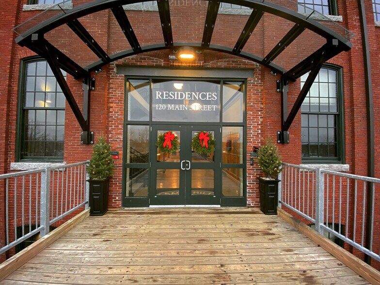 120 Main St, Saco, ME à louer - Photo de l’immeuble – Image 3 sur 7
