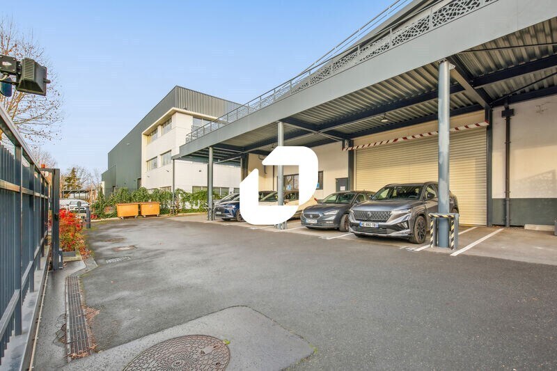 Local d’activités dans Villeneuve-la-Garenne à louer - Photo de l’immeuble – Image 2 sur 14