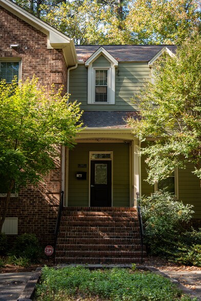 1157 Executive Cir, Cary, NC à louer - Photo de l’immeuble – Image 3 sur 5