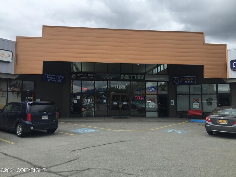 1921 W Dimond Blvd, Anchorage, AK à louer - Photo de l’immeuble – Image 2 sur 3