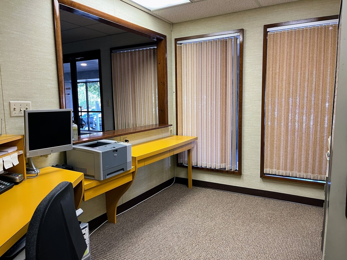 2000 Valley Forge Cir, King Of Prussia, PA 19406 - Lot 133 - - Photo intérieure - Image 1 of 11