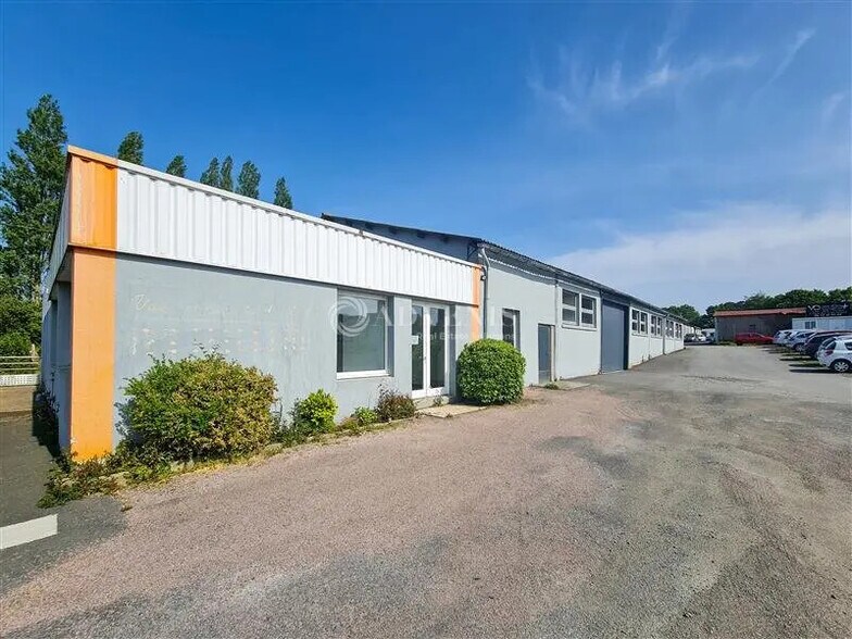Local d'activités dans Plédran à vendre - Photo de l’immeuble – Image 3 sur 9