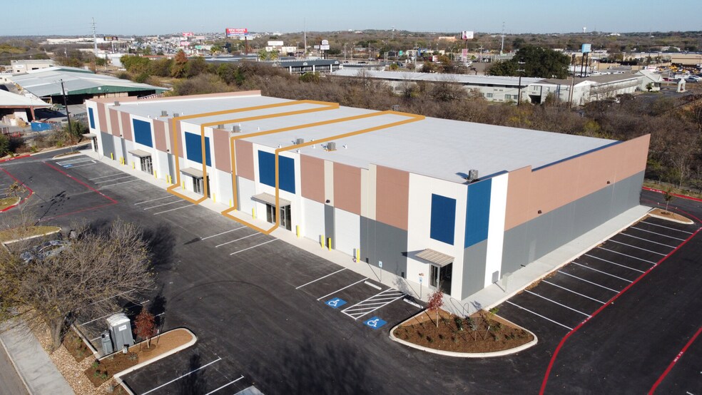 9702 Ball St, San Antonio, TX à louer - Photo de l’immeuble – Image 2 sur 9