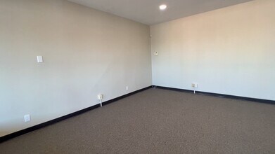 3325-3425 E Chapman Ave, Orange, CA à louer - Vidéo sur l’annonce professionnelle 