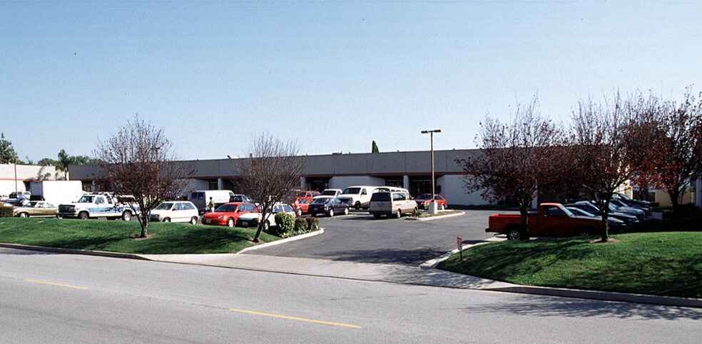 23342 South Pointe Dr, Laguna Hills, CA à louer - Photo de l’immeuble – Image 2 sur 11