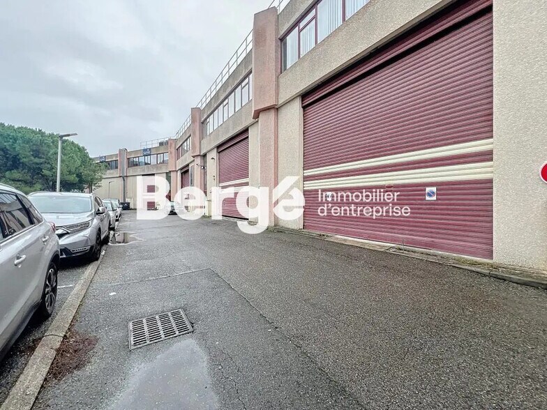 Industriel/Logistique dans Vallauris à louer - Photo de l’immeuble – Image 1 sur 19