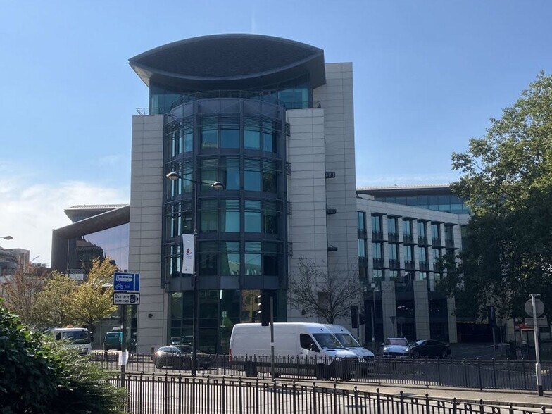 Onslow St, Guildford à louer - Photo de l’immeuble – Image 1 sur 5