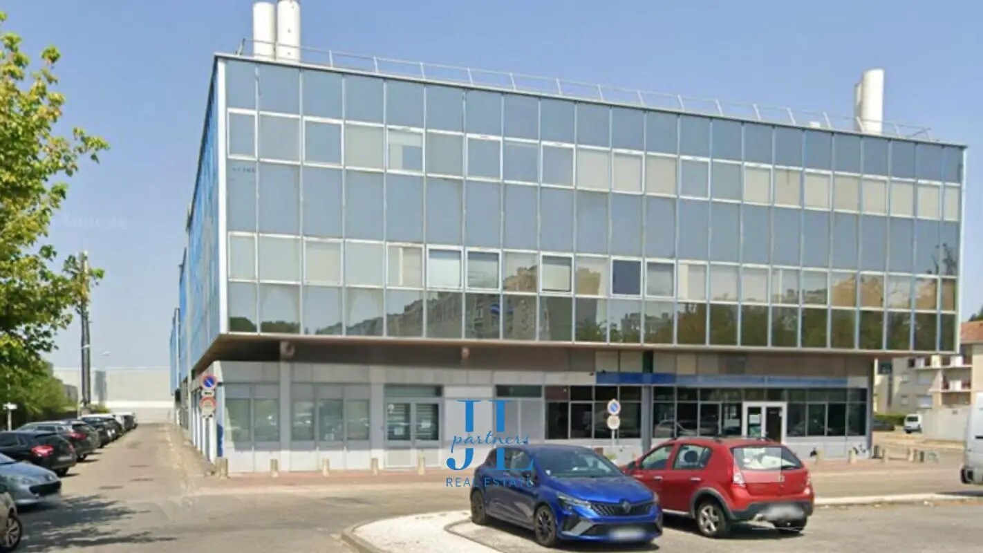 Local commercial dans Mérignac à louer Photo de l’immeuble– Image 1 sur 2