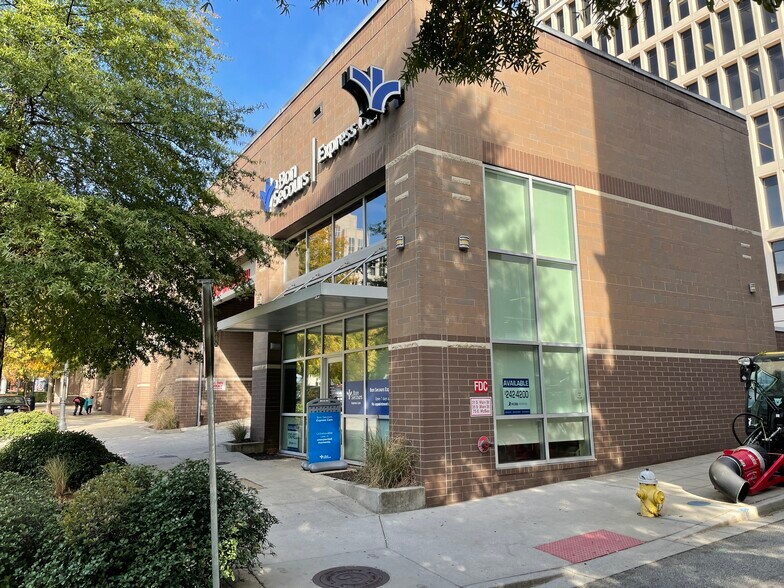 75-35 S Mcbee Ave, Greenville, SC à louer - Photo de l’immeuble – Image 1 sur 11