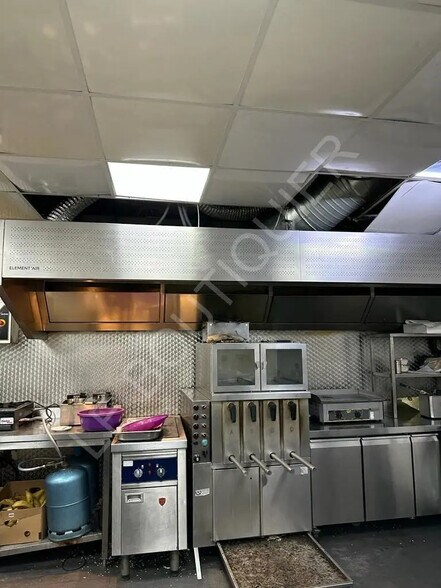 Local commercial dans Ivry-sur-Seine à vendre - Photo de l’immeuble – Image 3 sur 3