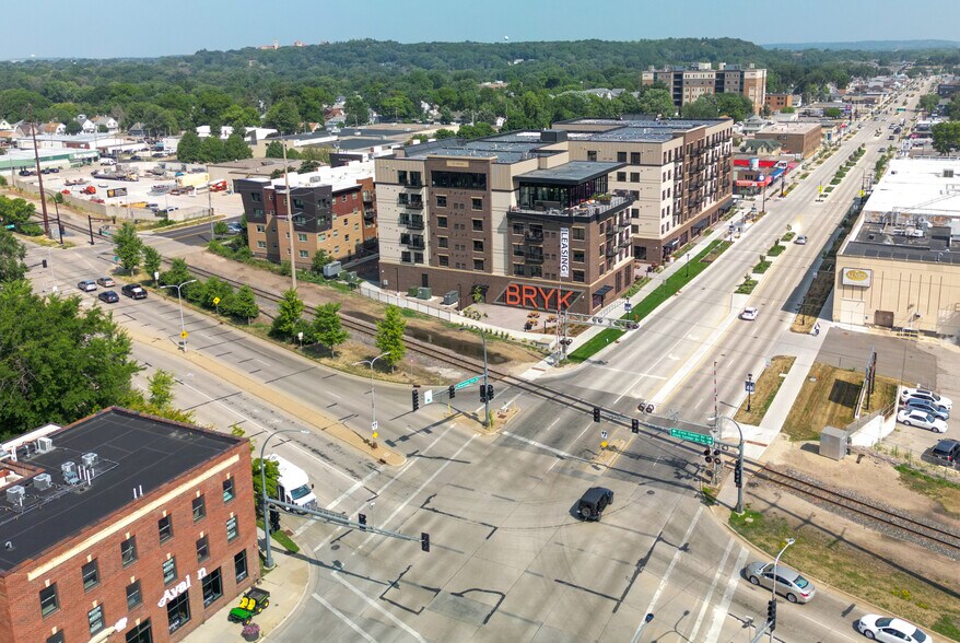 401 Broadway Ave N, Rochester, MN à louer - Photo de l’immeuble – Image 3 sur 5