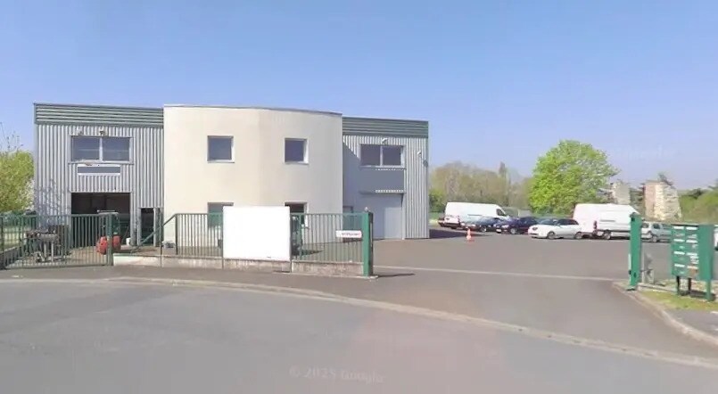 Local d'activités dans Méry-sur-Oise à vendre - Photo de l’immeuble – Image 1 sur 1
