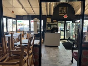 161-50 Cross Bay Blvd, Howard Beach, NY à louer Photo intérieure– Image 2 sur 6