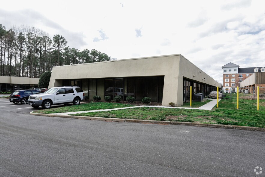 11830 Canon Blvd, Newport News, VA à louer - Photo de l’immeuble – Image 3 sur 6