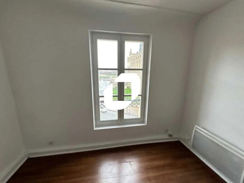 20-22 Place Charles De Gaulle, Saint-Germain-en-Laye à louer - Photo de l’immeuble – Image 2 sur 9