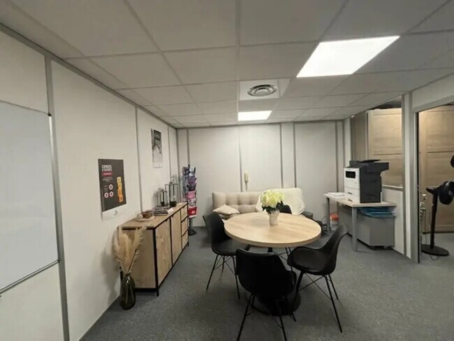 Plus de détails pour Bureau à louer
