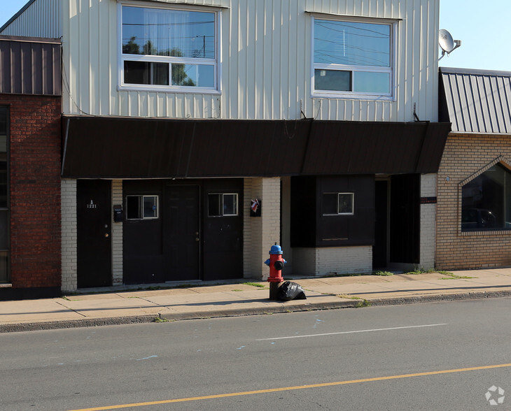 1221-1223 Main St E, Hamilton, ON à vendre - Photo de l’immeuble – Image 2 sur 3