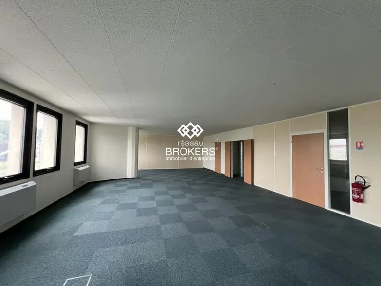 Bureau dans Saclay à louer - Photo intérieure – Image 2 sur 8