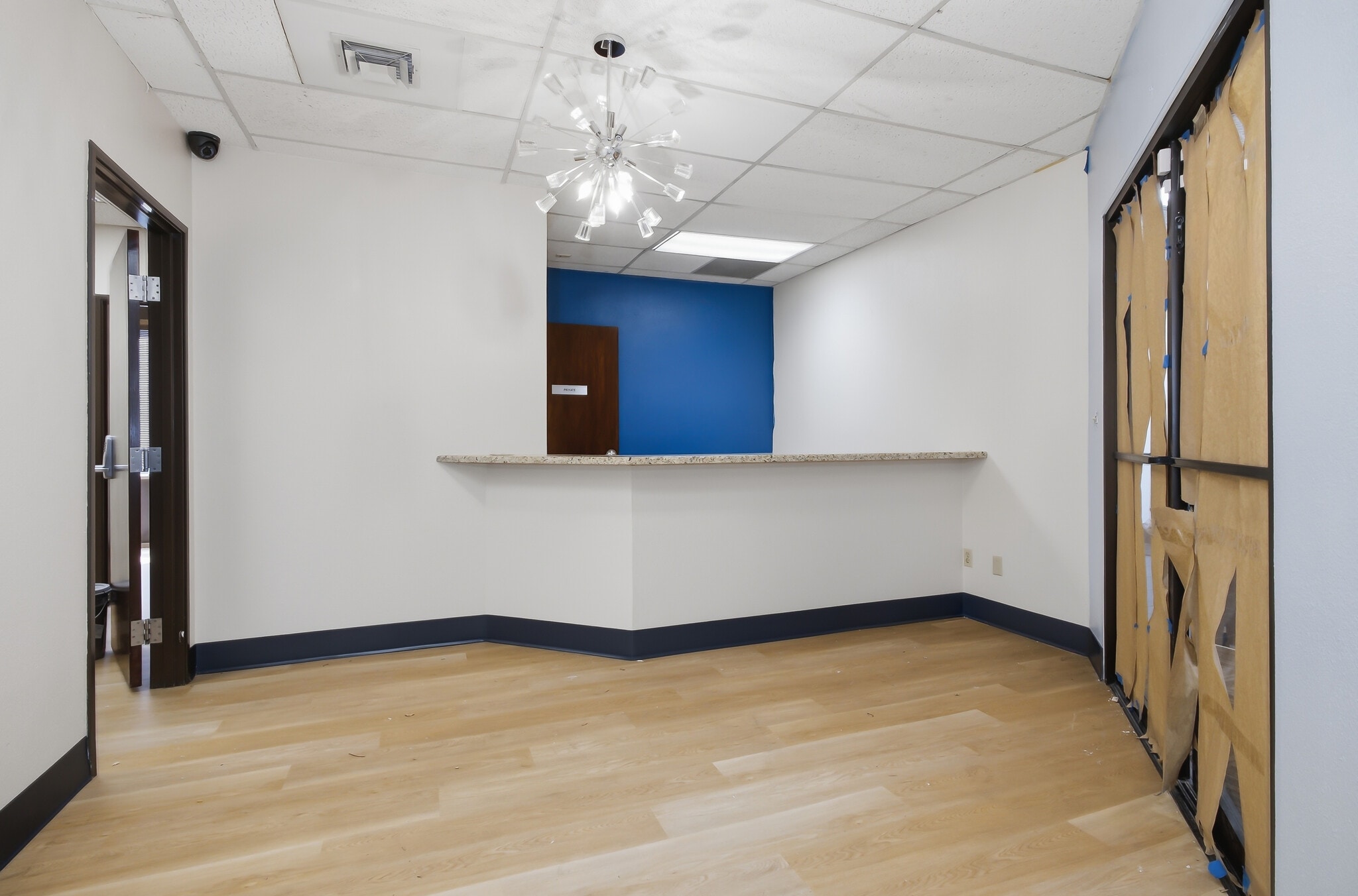 1820 E Sahara Ave, Las Vegas, NV à louer Photo principale– Image 1 sur 12