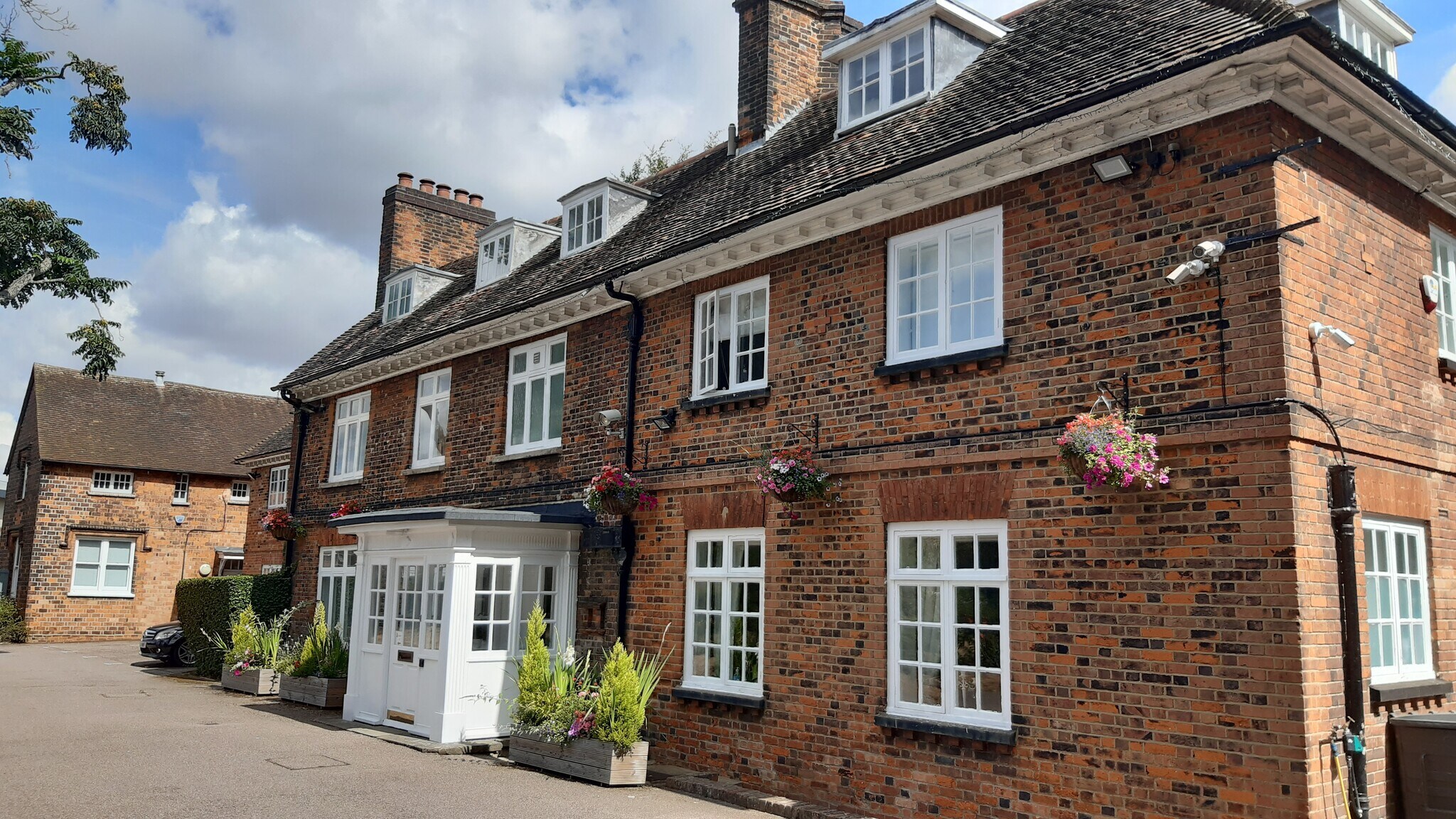 82 Great North Rd, Hatfield à louer Photo de l’immeuble– Image 1 sur 8