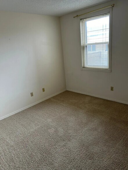 210 W Center St, Madison, SD à vendre - Photo intérieure – Image 3 sur 11