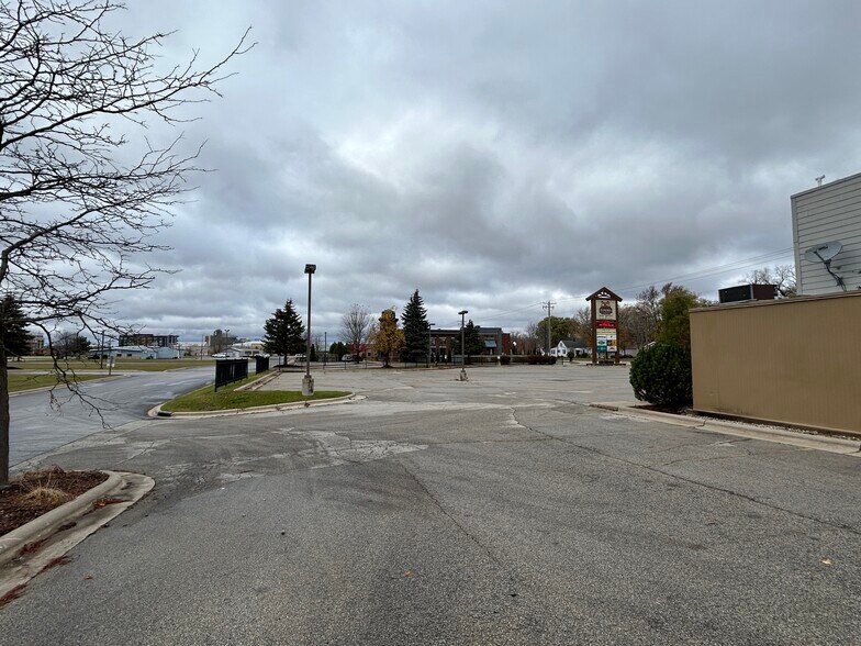 859 Lombardi Ave, Green Bay, WI à vendre - Photo de l’immeuble – Image 3 sur 11