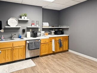 Plus de détails pour 16700-17000 W Bluemound Rd, Brookfield, WI - Coworking à louer