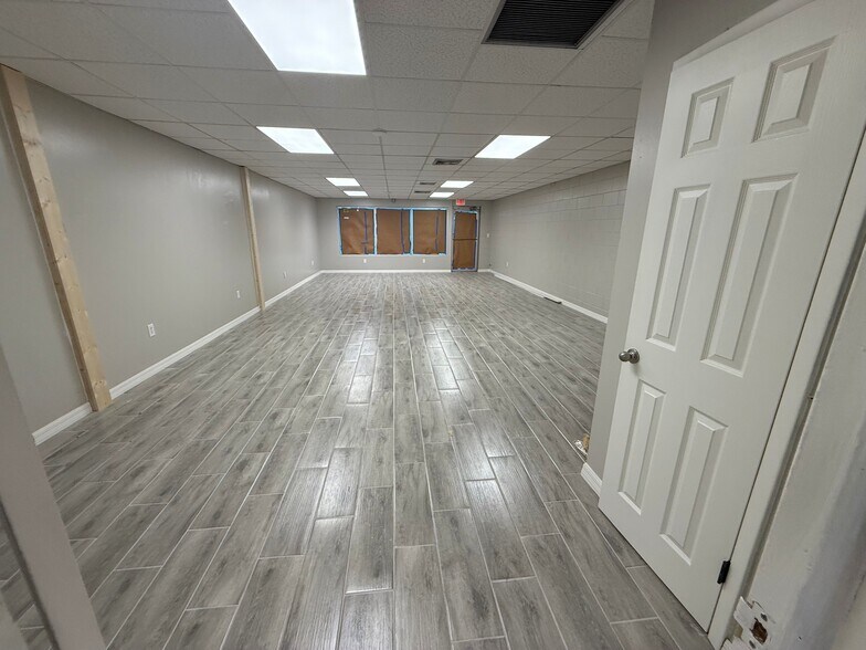1000 E Alfred St, Tavares, FL à louer - Photo de l’immeuble – Image 3 sur 4