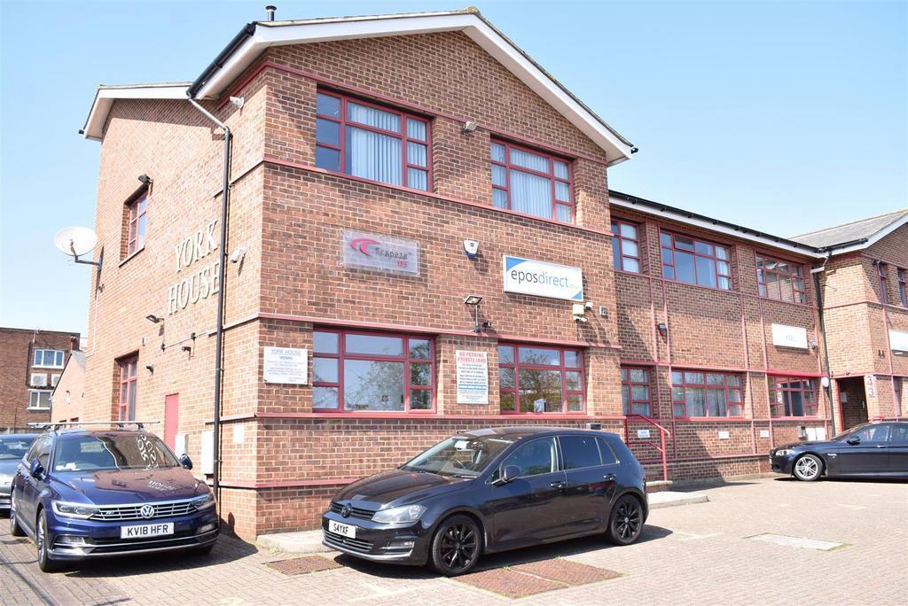 Langston Rd, Loughton à vendre Photo principale– Image 1 sur 1