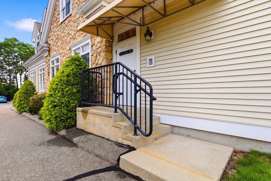 166 S Broad St, Meriden, CT à louer - Photo de l’immeuble – Image 2 sur 13