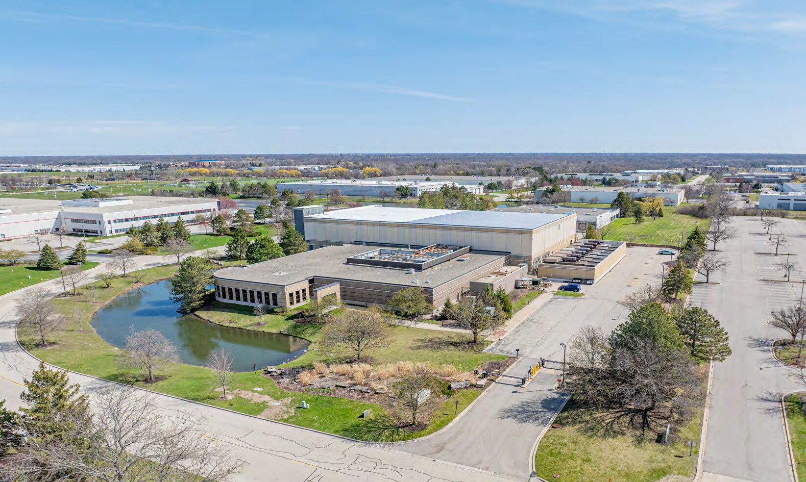 475 Corporate Woods Pky, Vernon Hills, IL à vendre Photo de l’immeuble– Image 1 sur 7