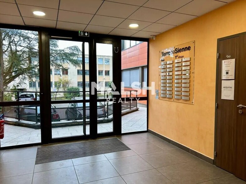 Bureau dans CHAMPAGNE-AU-MONT-D'OR à vendre - Photo de l’immeuble – Image 3 sur 11