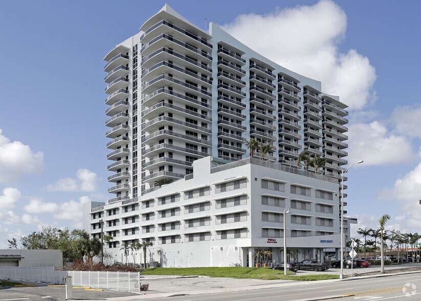 7901 Hispanola Ave, North Bay Village, FL à louer - Photo de l’immeuble – Image 3 sur 5