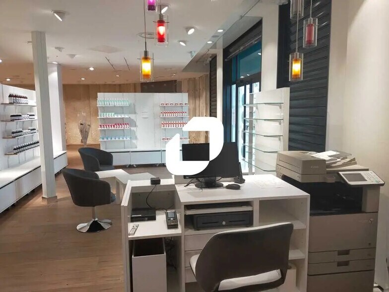 Local commercial dans Bordeaux à louer - Photo de l’immeuble – Image 2 sur 16