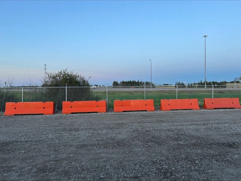 11010 Winterburn Rd NW, Edmonton, AB à louer - Photo de l’immeuble – Image 2 sur 3