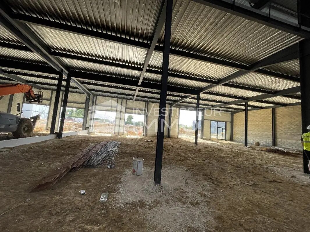 Local d’activités dans La Queue-en-Brie à louer Photo de l’immeuble– Image 1 sur 8