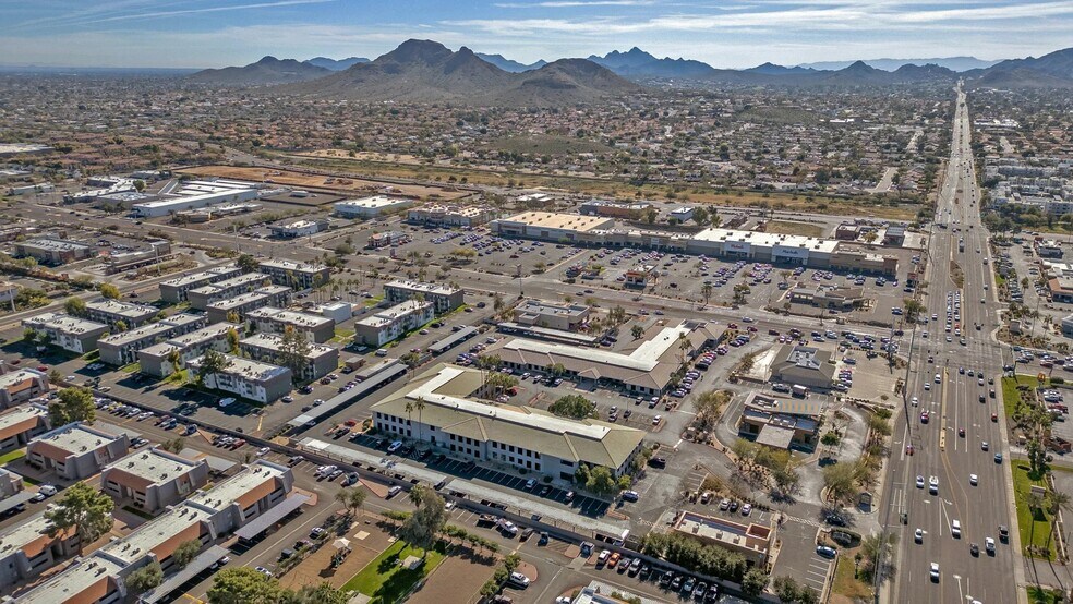 702 E Bell Rd, Phoenix, AZ à louer - Photo de l’immeuble – Image 2 sur 8