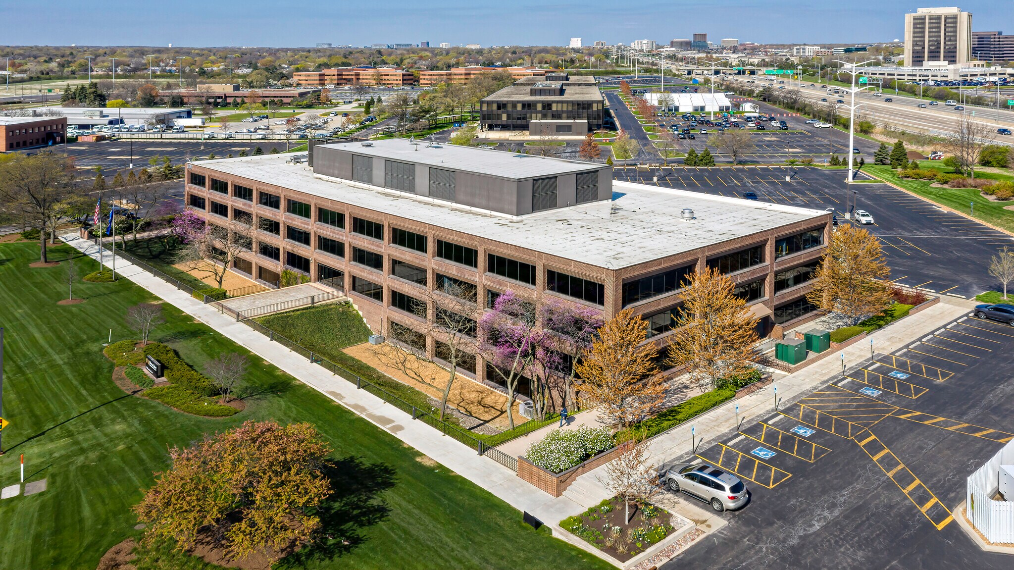 1200 Jorie Blvd, Oak Brook, IL à louer Photo de l’immeuble– Image 1 sur 14